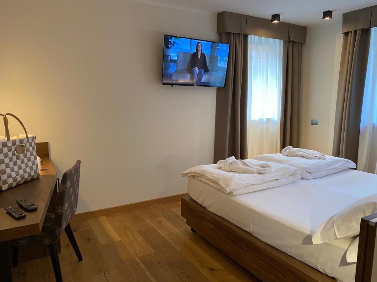 Dolomeet Boutique Hotel Pinzolo Exteriör bild