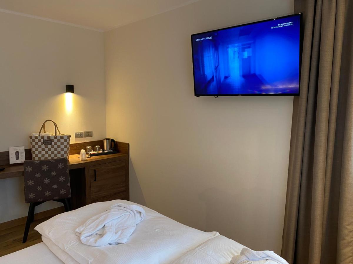 Dolomeet Boutique Hotel Pinzolo Exteriör bild