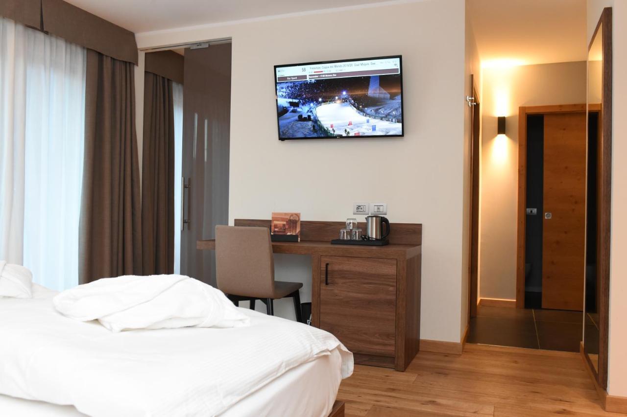 Dolomeet Boutique Hotel Pinzolo Exteriör bild