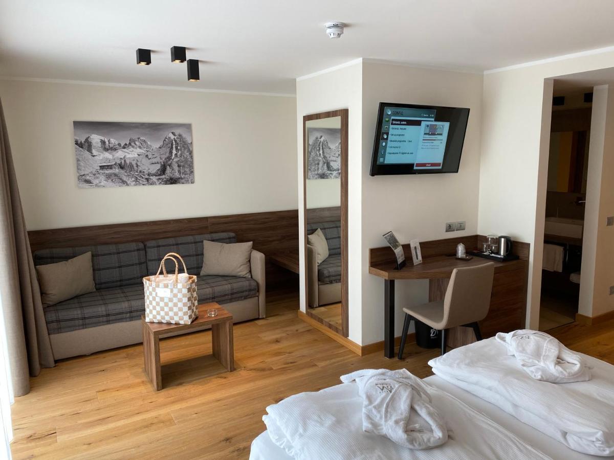 Dolomeet Boutique Hotel Pinzolo Exteriör bild