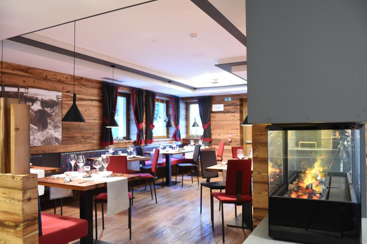 Dolomeet Boutique Hotel Pinzolo Exteriör bild