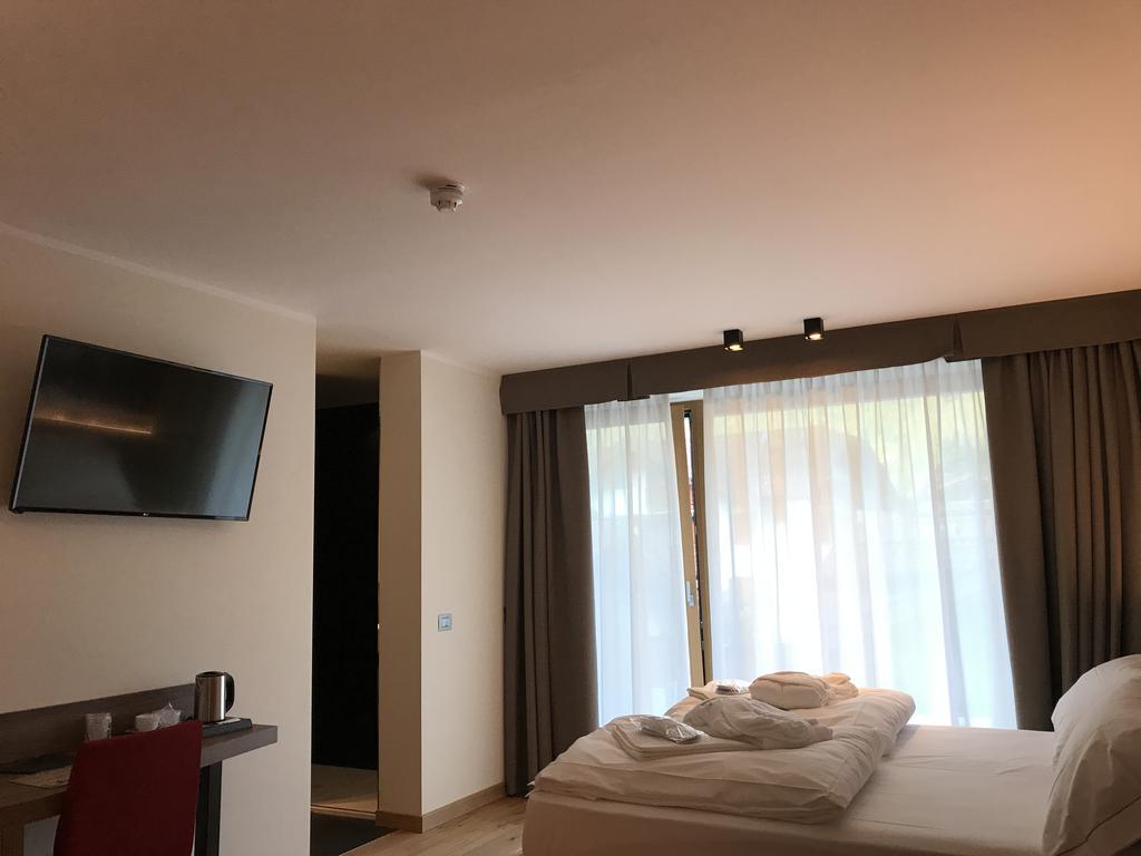 Dolomeet Boutique Hotel Pinzolo Exteriör bild