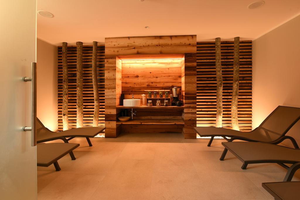 Dolomeet Boutique Hotel Pinzolo Exteriör bild