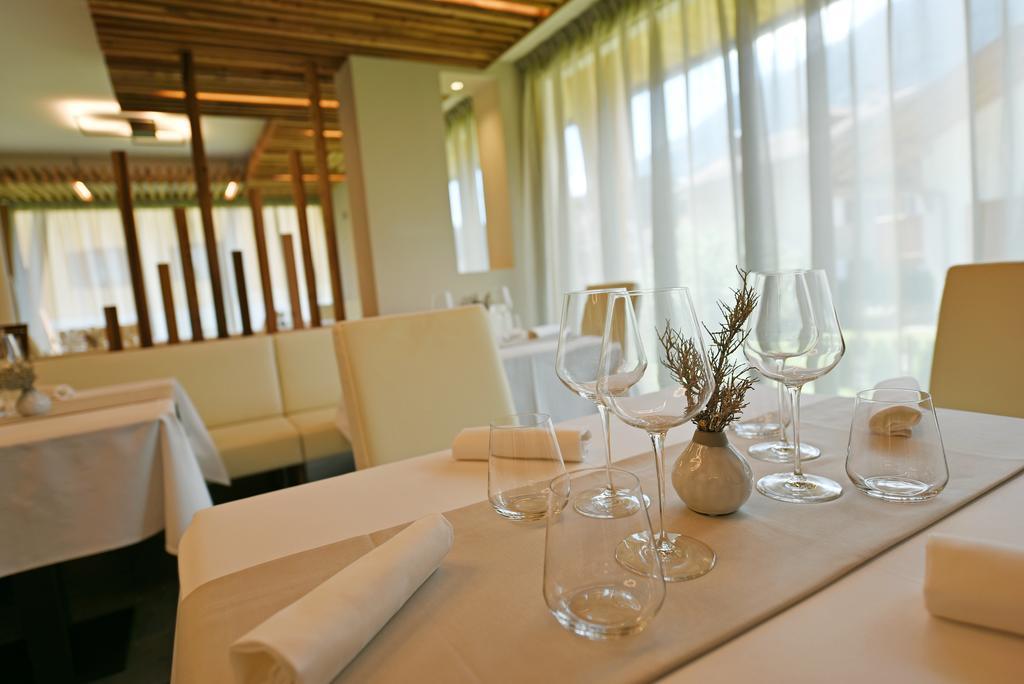 Dolomeet Boutique Hotel Pinzolo Exteriör bild