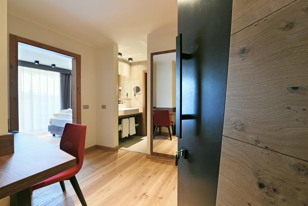 Dolomeet Boutique Hotel Pinzolo Exteriör bild