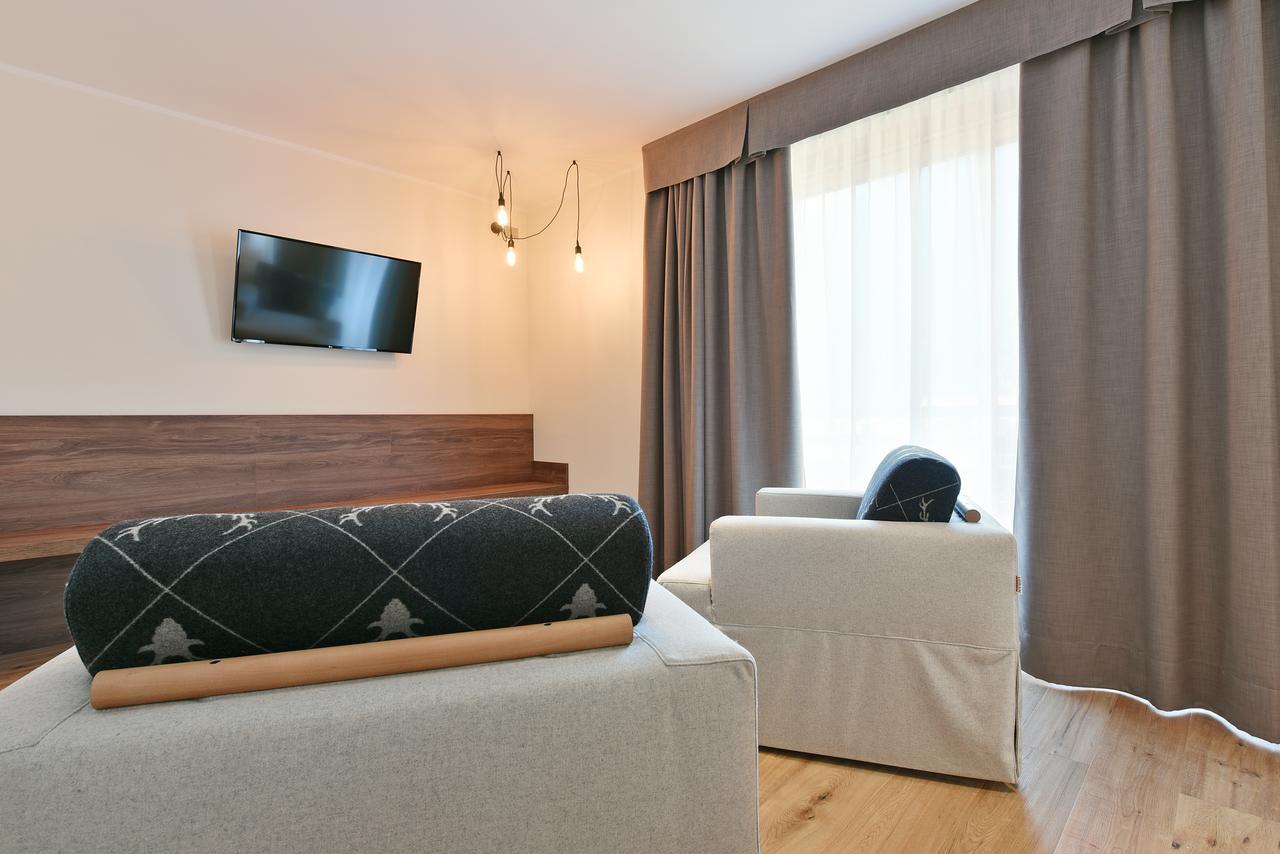 Dolomeet Boutique Hotel Pinzolo Exteriör bild